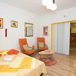 Viki Apartment *